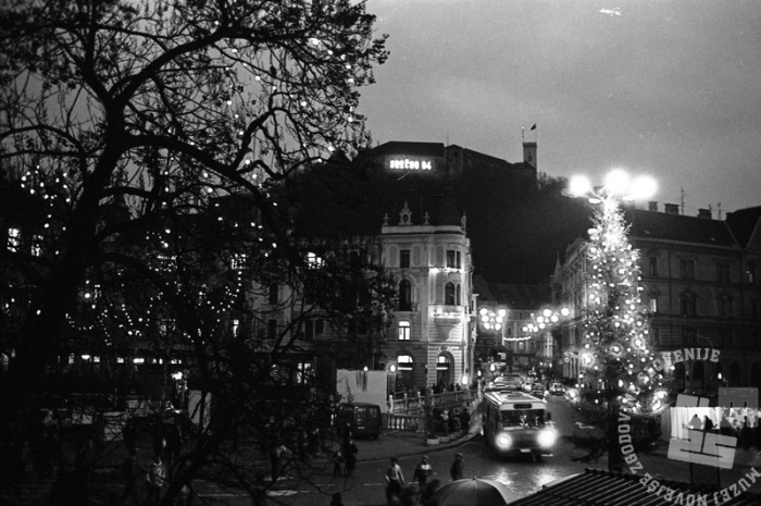 Sneg v Ljubljani, 30. december 1983. Foto Dragan Arrigler, hrani Muzej novejše zgodovine Slovenije