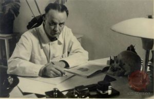 Profesor Lavrič. Zbirka upodobitev znanih Slovencev NUK, foto Mahovič Zvonko, posneto v štiridesetih