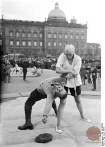 Prikaz ju-jitsuja v Berlinu leta 1924. Vir: Bundesarchiv, Bild 102-00504, Wikipedia.