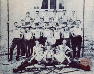 Telovadci jeseniškega Orla leta 1906. Vir Ilustrirani Slovenec, 25.7.1926, str. 259.