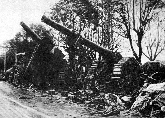 Zapuščeni italijanski topovi. Vir: Wikipedia.