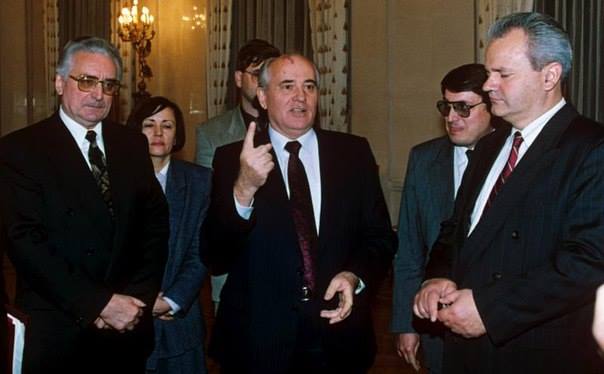 Foto: Gorbačov z Tuđmanom in Miloševićem oktobra 1991.