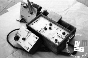 Radio Kričač. Hrani: Muzej novejše zgodovine Slovenije.