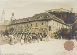 Špitalska (današja Stritarjeva ulica) po potresu leta 1895, FOTO Wikipedia