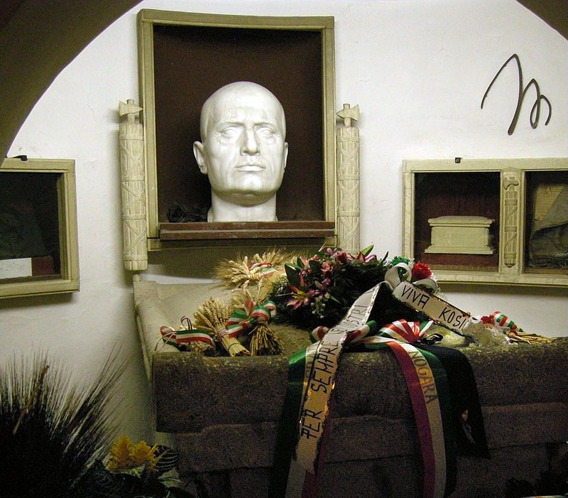 Mussolinijeva grobnica (FOTO: Wikipedia)