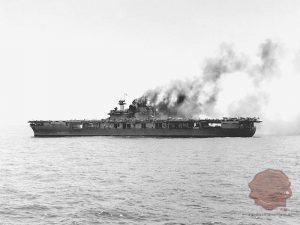 Ameriška letalonosilka Yorktown po japonskem napadu, FOTO Wikipedia