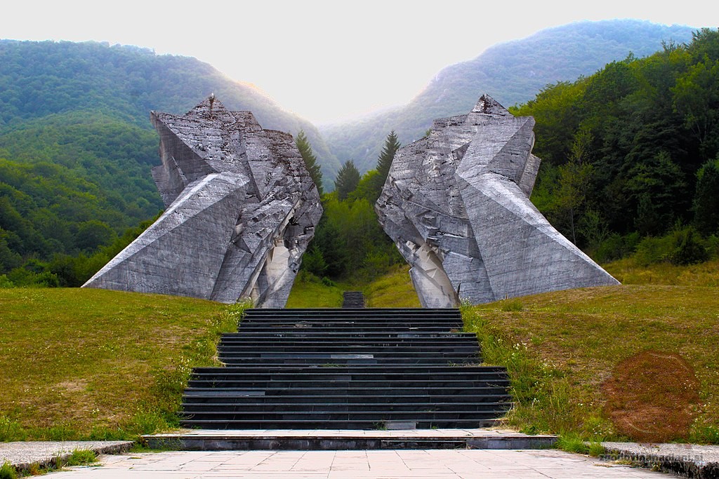 Spomenik na Tjentištu. Vir: Wikipedia.