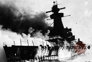Admiral Graf von Spee v plamenih, FOTO Wikipedia