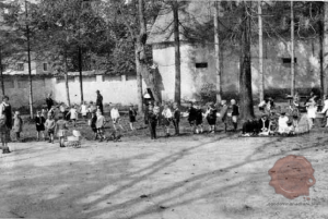 Vrtec. Vir: Ilustrirani Slovenec, 5.10.1930, str. 318.