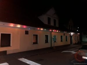 Gostilna Keršič v decembrskem okrasju leta 2018. Foto: Aleš Šafarič.