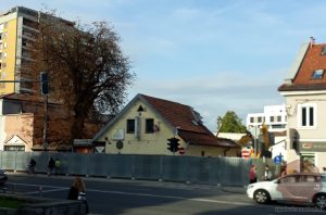 Keršič med rušenjem, 30.9.2019. Foto: Aleš Šafarič